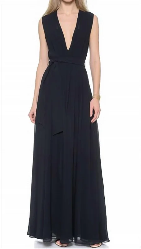 Fashion Forward Deep V Long Pleated Dress In Black