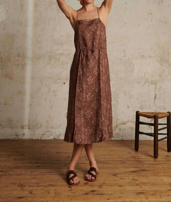 Women's Classic Outfit Theorie Dress In Marron