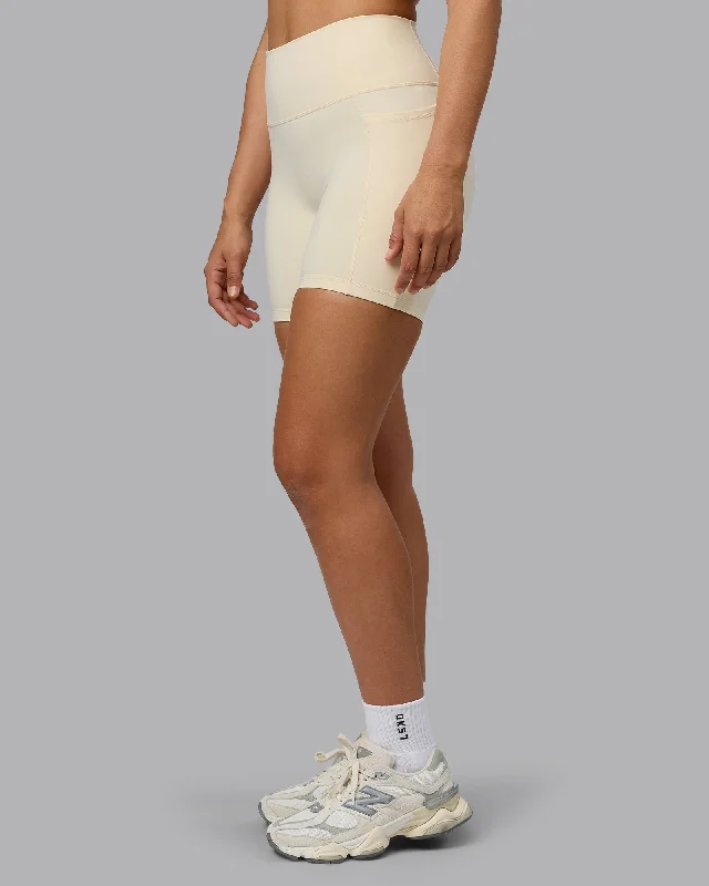 Women's Seasonal Garments Fusion Mid Shorts With Pockets - Ivory