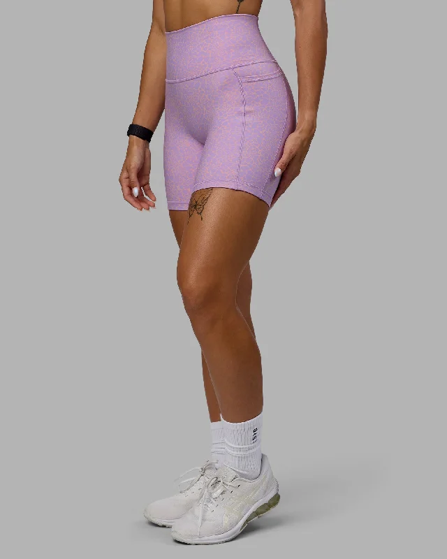 Women's Athletic Garments Fusion Mid Shorts With Pockets - Pale Lilac Vitality Print