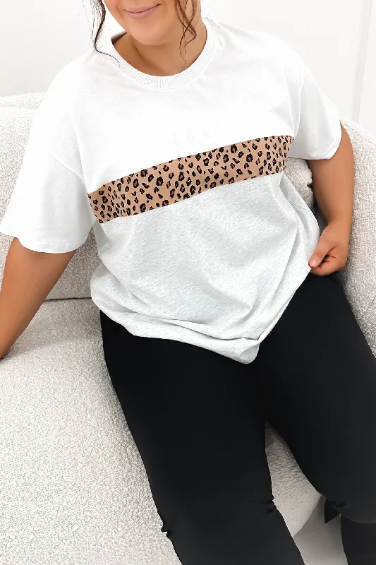 Women's Stylish Outdoor Outfit Leopard Panel Up Tee Snow Marle