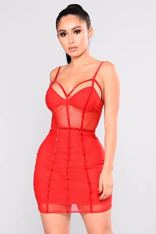 Discount Price Avenge Mesh Dress - Red