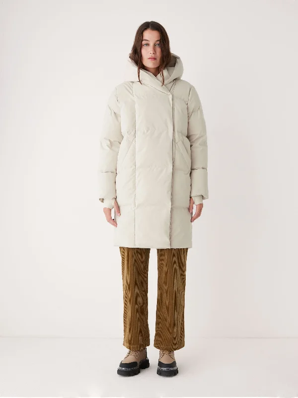 Timeless Women's Fashion Styles The Hygge Puffer Coat in Silver Lining